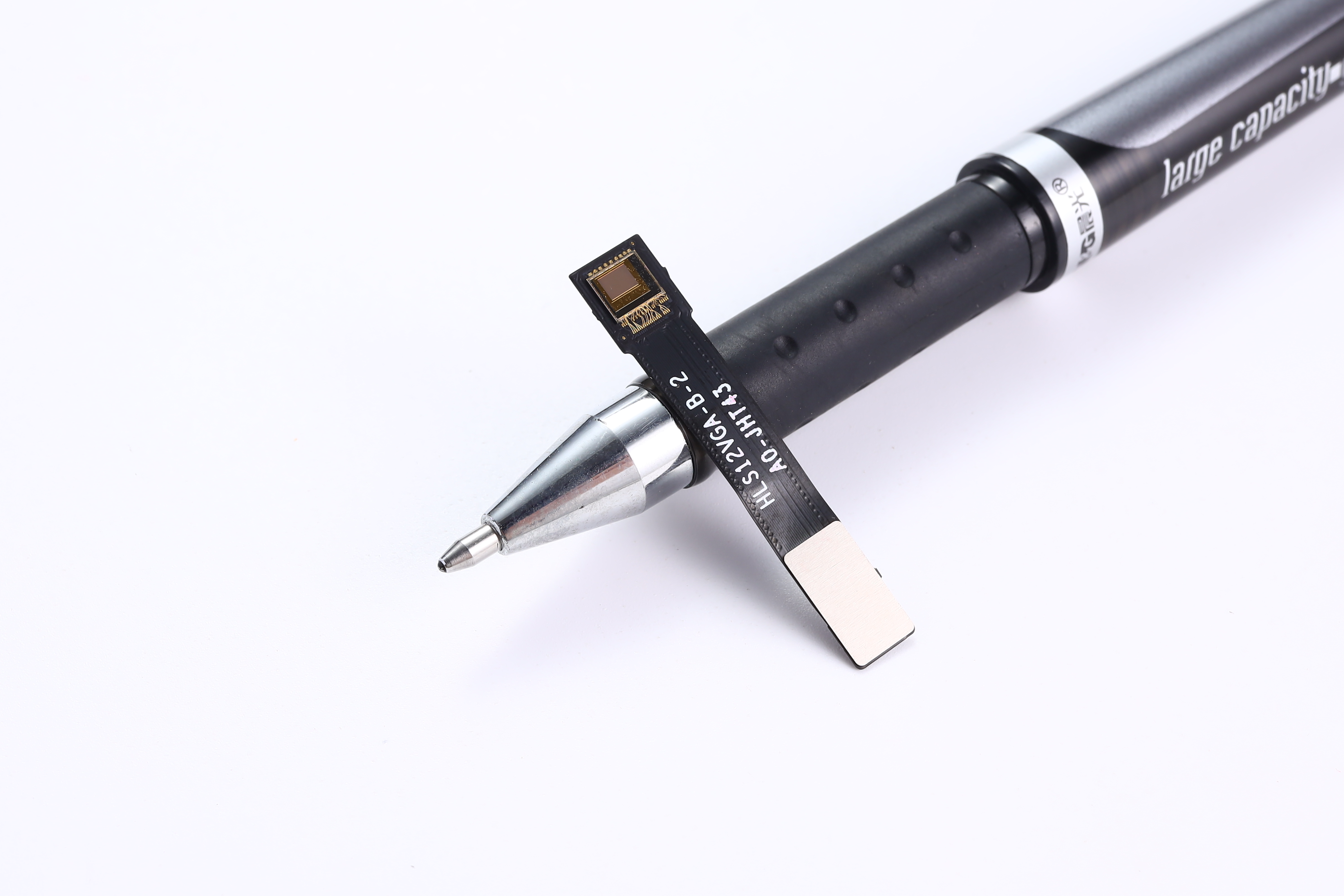 极光A6——全球亮度最高的0.12” MicroLED微显示芯片